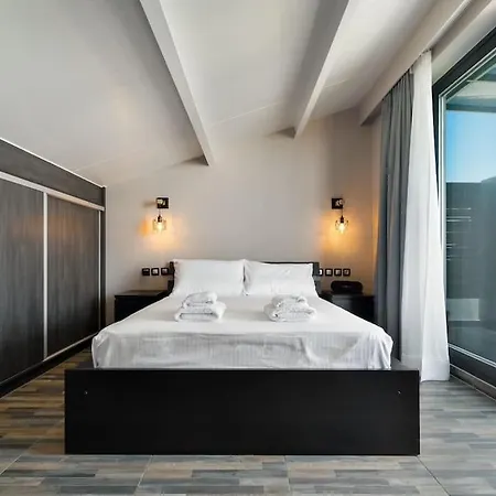 Cicada Chania, Steps From The Beach, Free Car Included Holiday home *